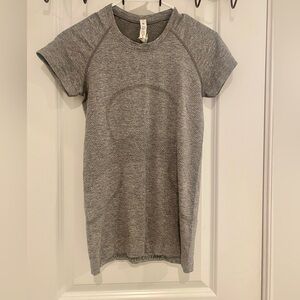 Lululemon Swiftly Tech 2.0 Short Sleeve Crew Gray | Size 6 | EUC